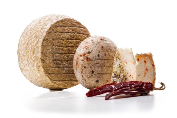 Pecorino stagionato con peperoncino